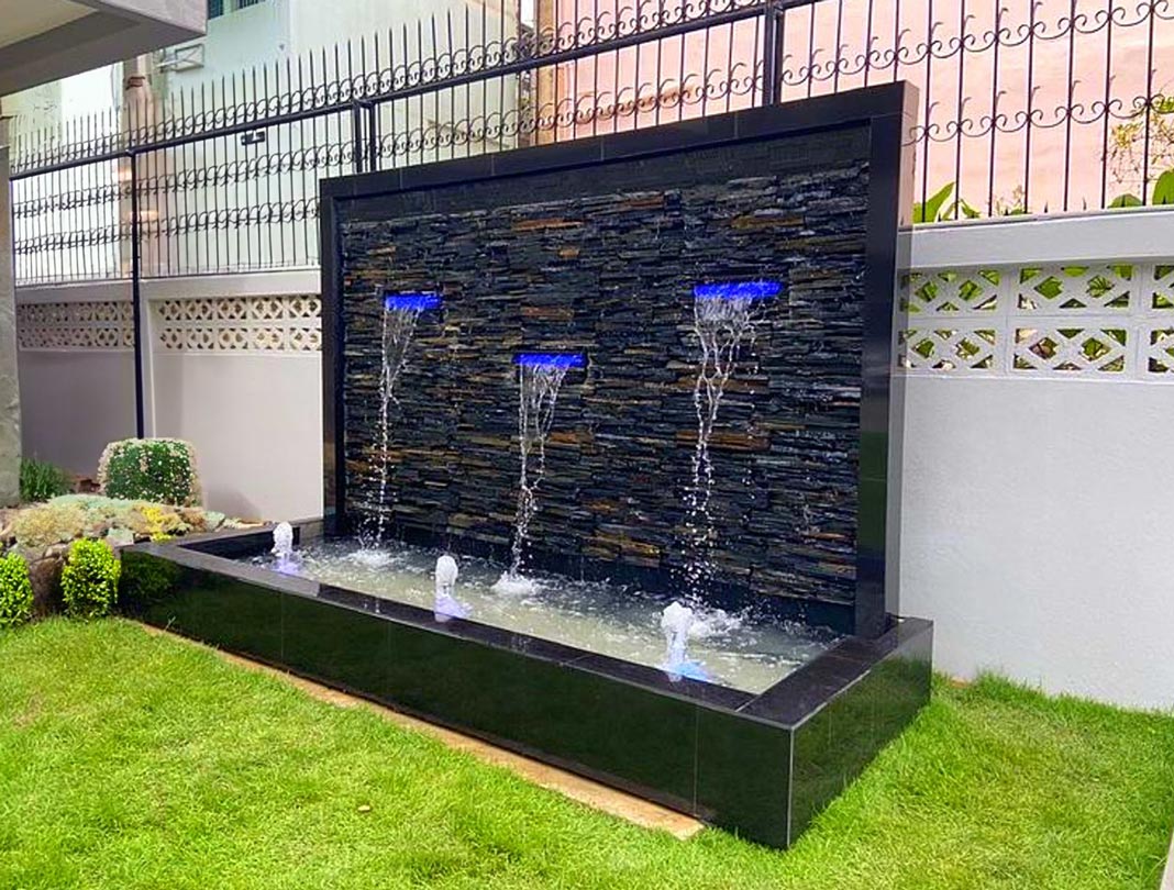 الشلالات والنوافير